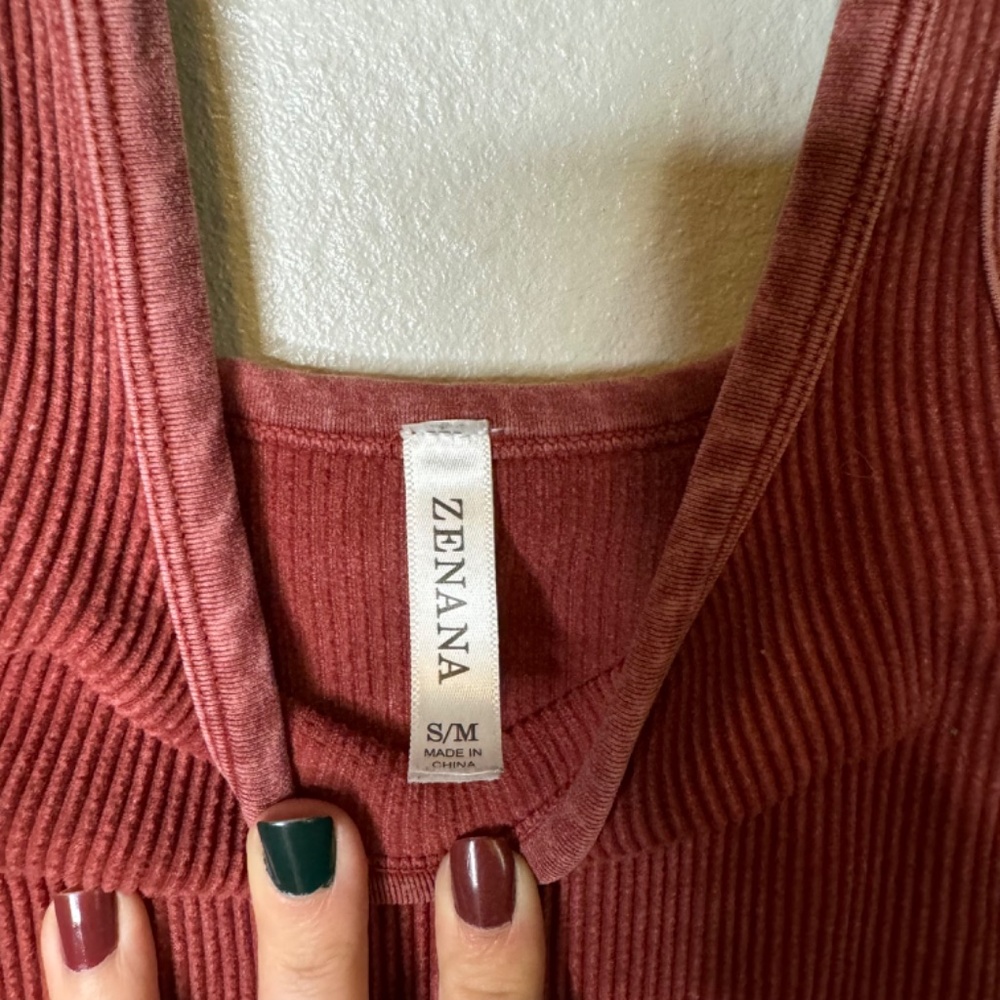 Rusty colored Ribbed crop top - Picture 3 of 4